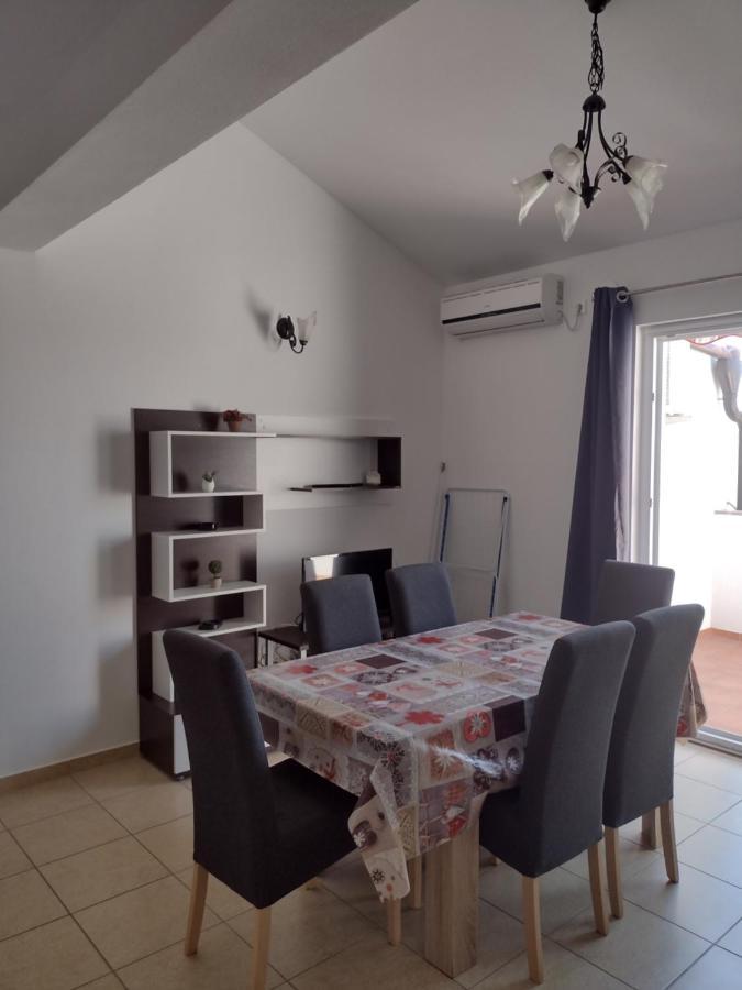 Apartman Tamara Apartment โนวาลยา ภายนอก รูปภาพ